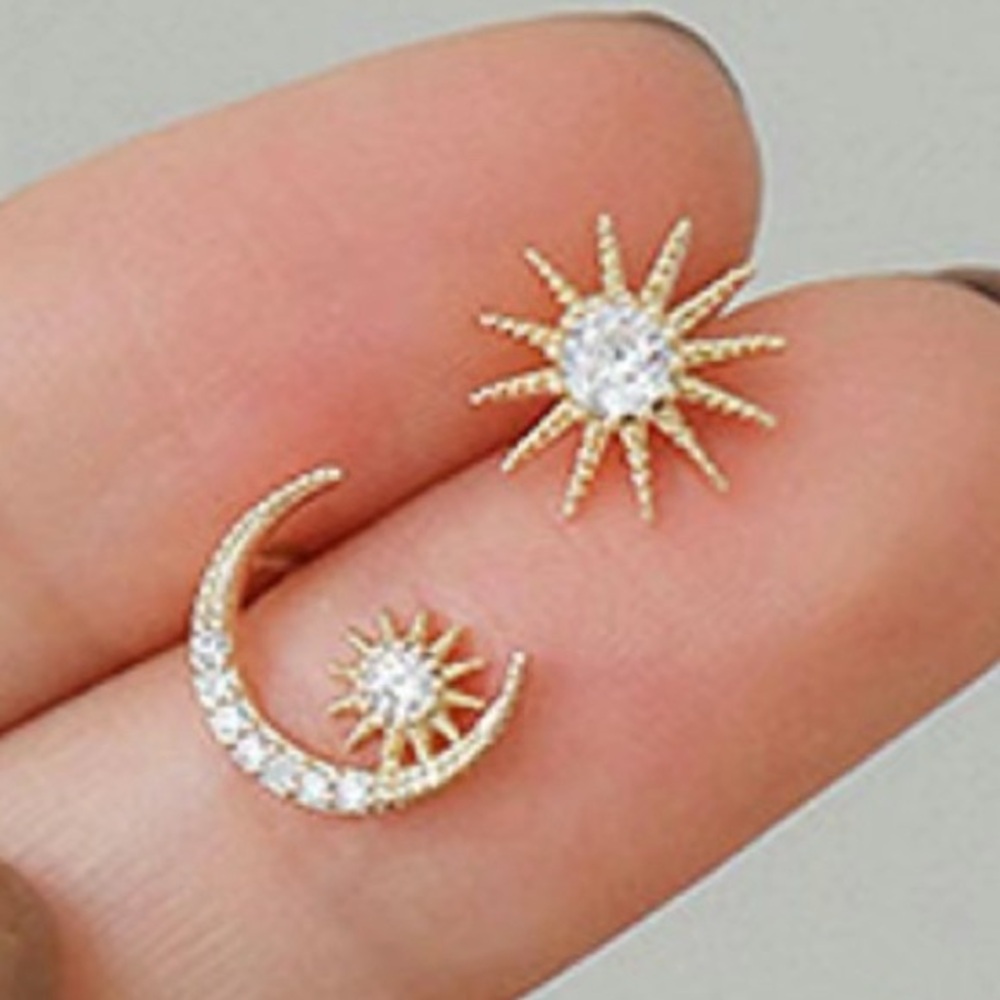 Good Moon and Star earrings
